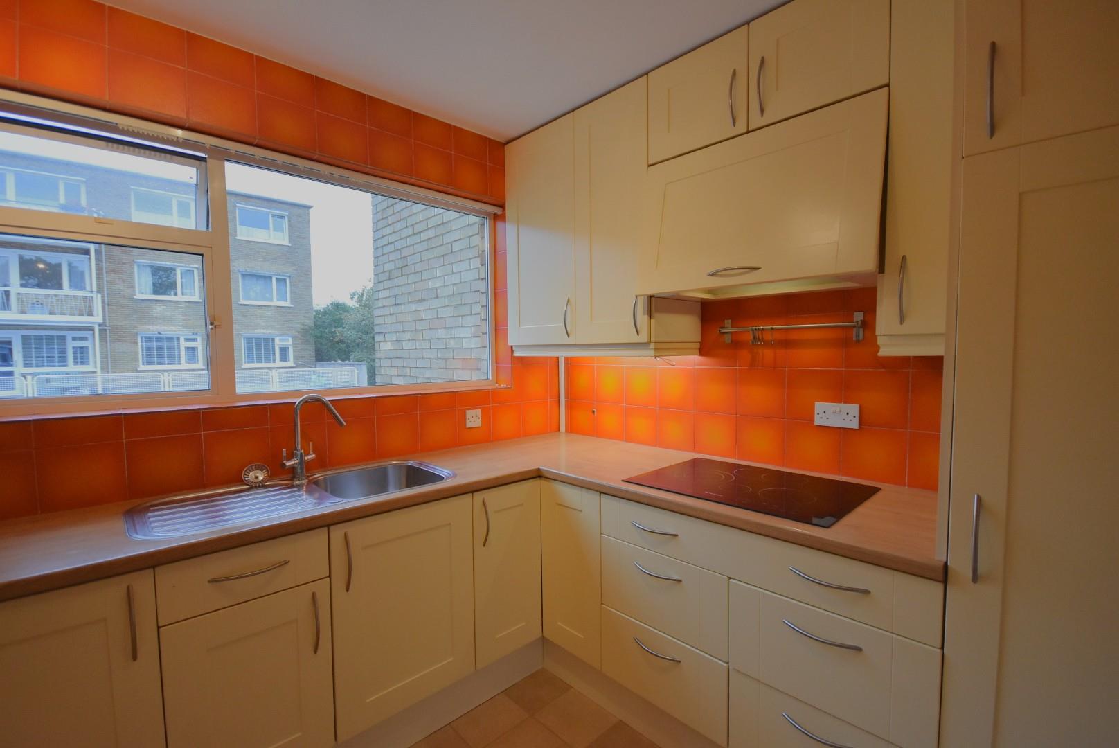 15 Albany Court, Beach Road, Penarth, CF64 1JU